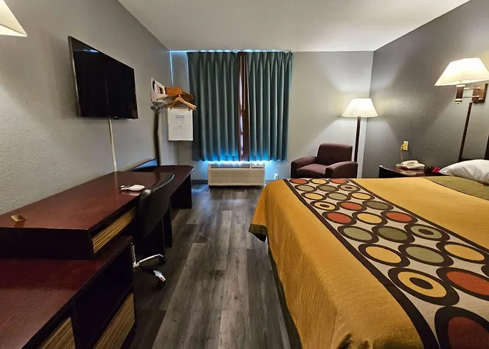 Super 8 By Wyndham Cloverdale In