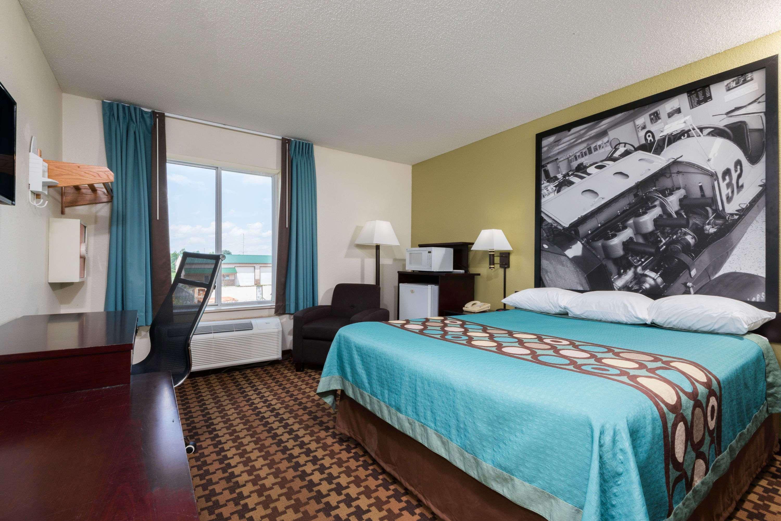 Super 8 By Wyndham In Cloverdale