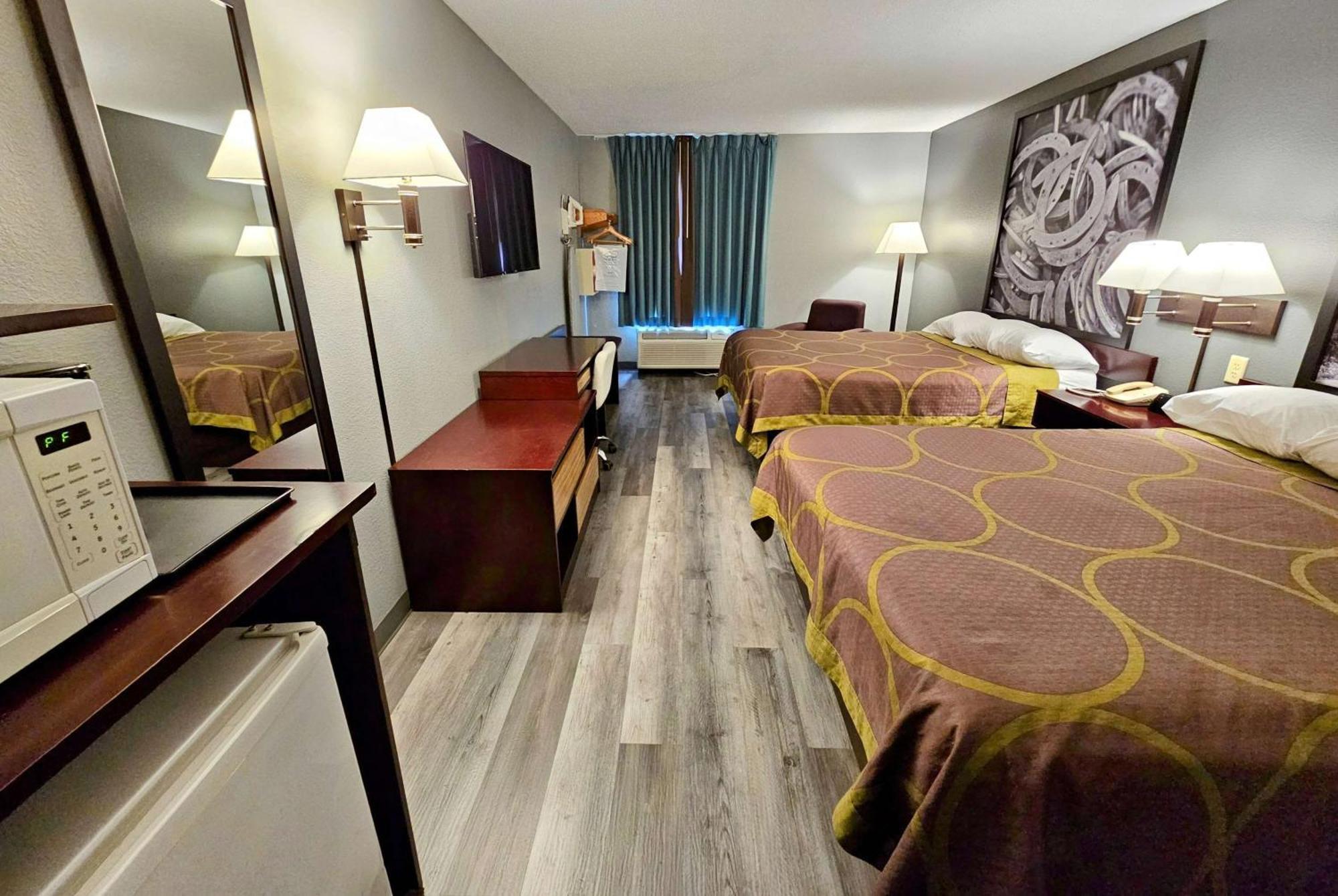 Super 8 By Wyndham In Hotel Cloverdale